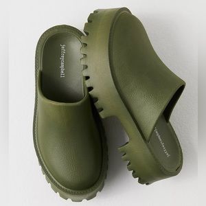 jeffrey campbell olive green platform clogge size 7 perfect condition
